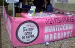 l'espositore fiab  vicenza con i volantini del percorso meraviglie della pianura berica.jpg